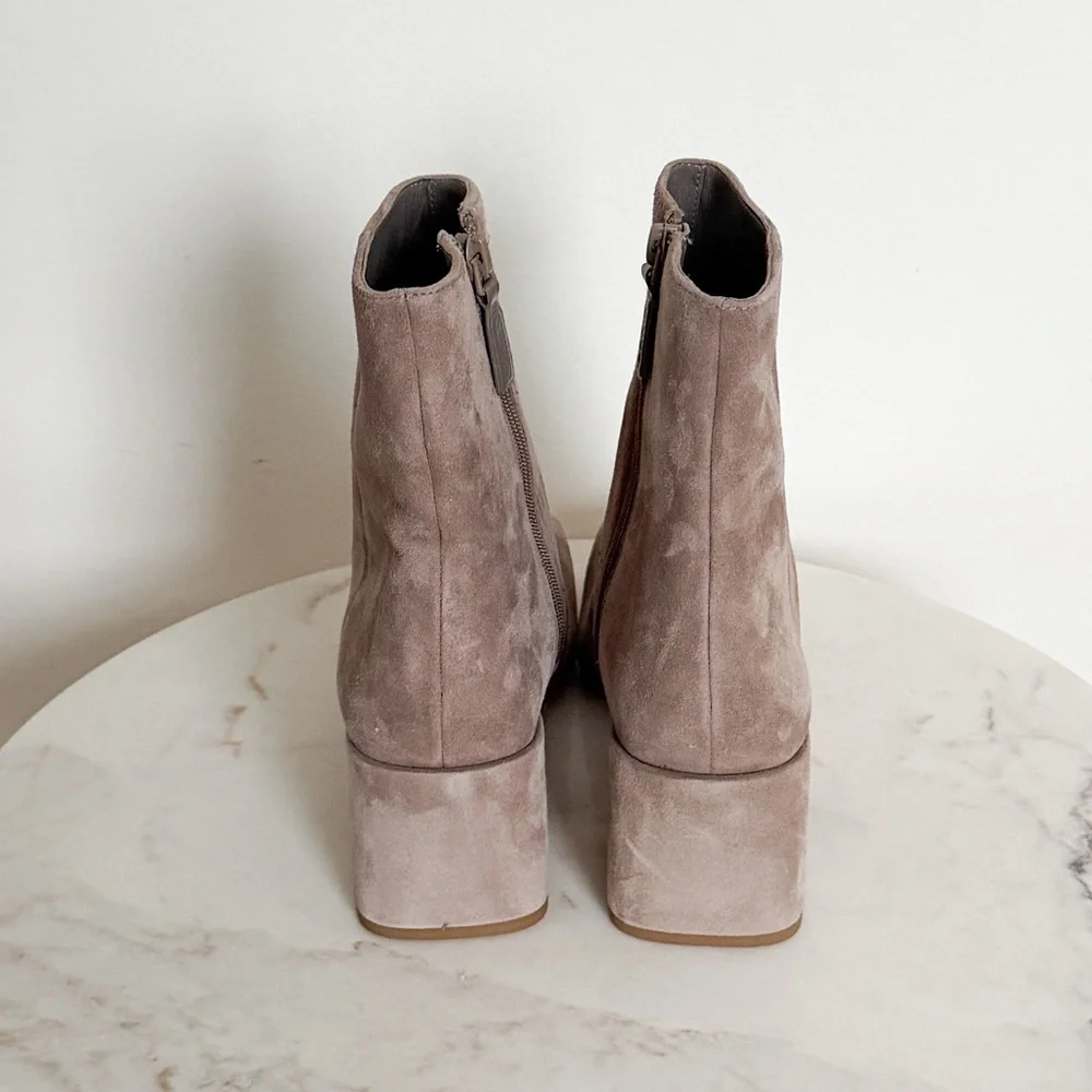 NEW Vince Kaye Suede Block Heel Woodsmoke Size 8
